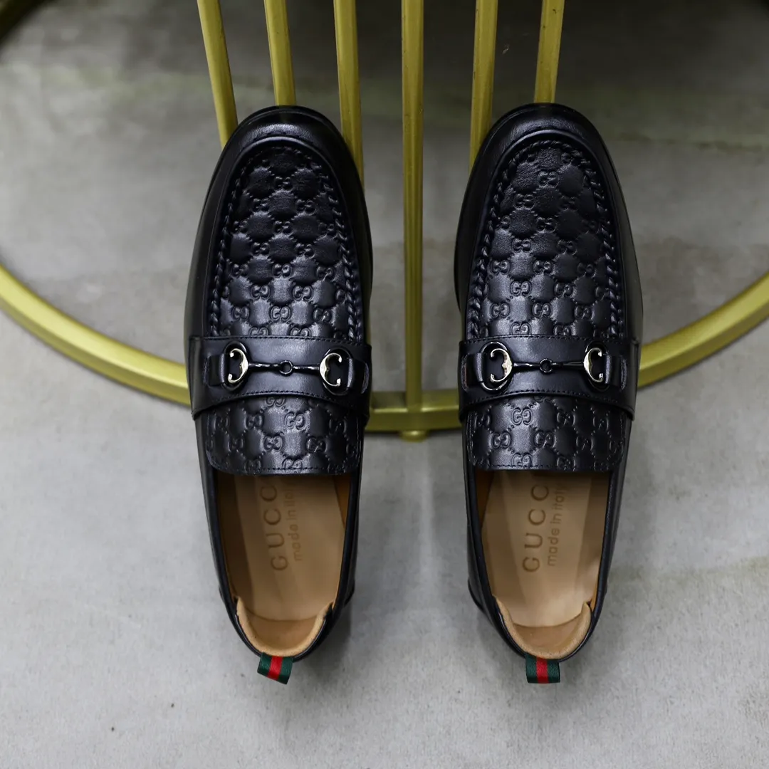 Men's shoes: 250🙅‍♂️🙅‍♂️🙅‍♂️Niuli Brand: GUCCI Size: 38-44 (45 can be customized) Level: Counter classic Material: Original soft cowhide upper Comfortable cowhide lining Original lightweight outsole Style category: Business casual footwear Driving leather shoes Color: Actual picture color